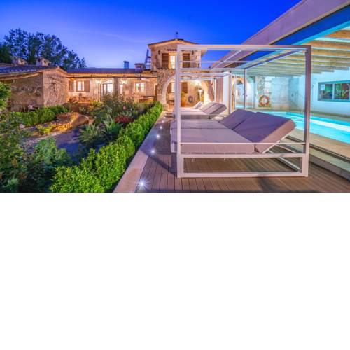 Buger Villa Sleeps 8 Pool Air Con WiFi