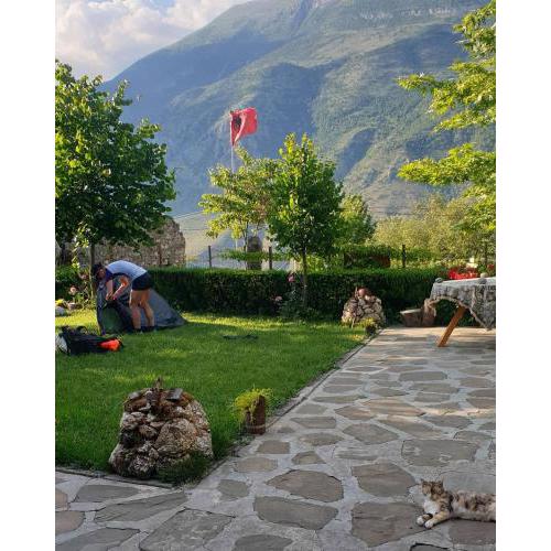 Bujtina Peshtan Guesthouse&Camping