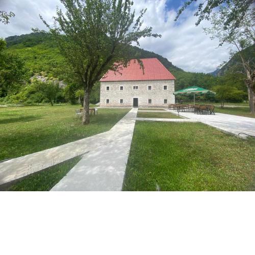 Bujtina Shpjia e Gjyshit