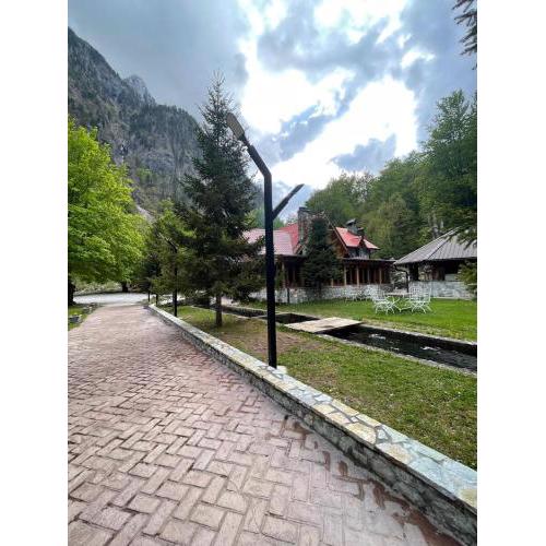 Bujtine-Restorant Rilindja Valbone
