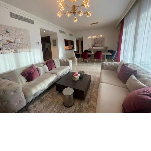 Burj Khalifa view, 3 Bedroom Apartment in Boulevard Point, Connected to Dubai Mall