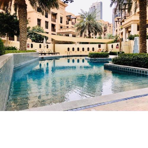 Burj Khalifa view, birds chirping, cozy and stylish
