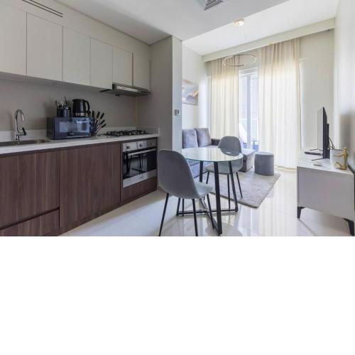 Business Bay Gem1 Bd Apt With Scenic Canal Views
