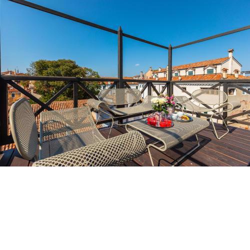 Ca' Della Luce Terrace COMPLETELY RENEWED IN 2020- Dimora Italia Collection -