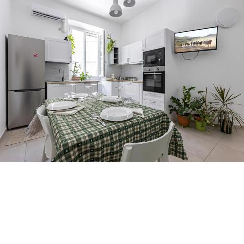 Cagliari Lovely Apartment near the Station!