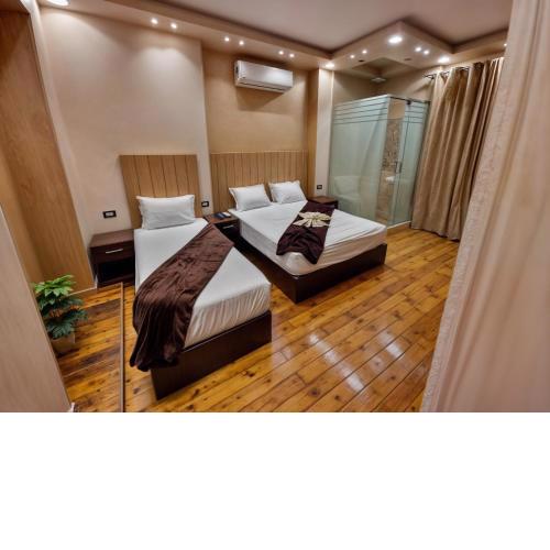 Cairo Plaza, Luxe Hotel