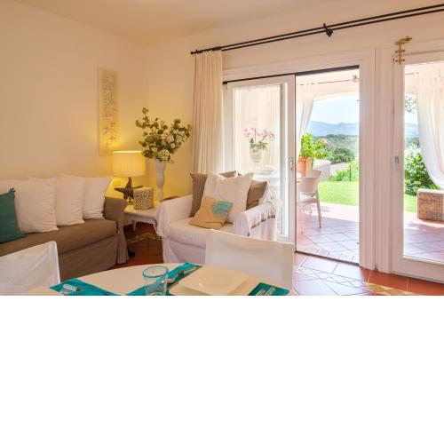 [CALA DEL FARO-PORTO CERVO]Lettini e Ombrelloni free