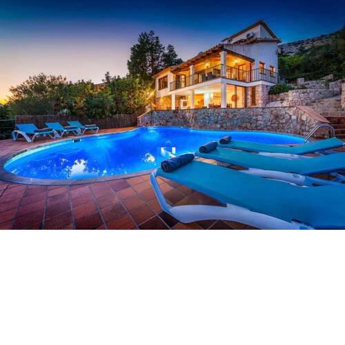 Cala San Vicente Villa Sleeps 6 with Pool Air Con and WiFi