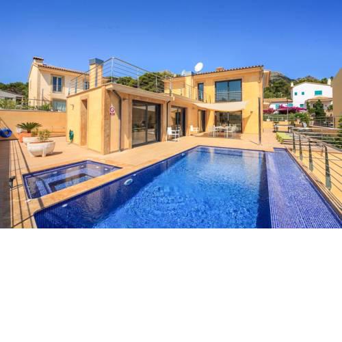 Cala San Vicente Villa Sleeps 8 Pool Air Con WiFi