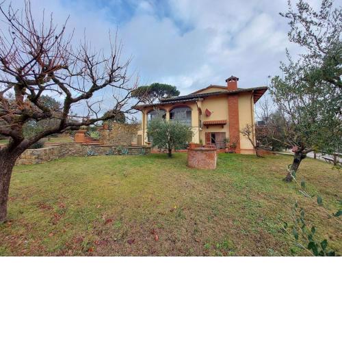 Calm Holiday Home at Pergine Valdarno with Private Garden