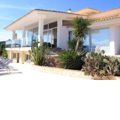 Calonge Villa Sleeps 9 with Pool and WiFi