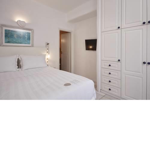 Camares Room