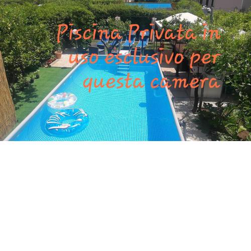 Camera con piscina privata in uso esclusivo