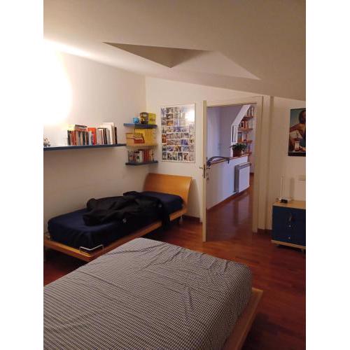 Camera in appartamento comodo ed elegante