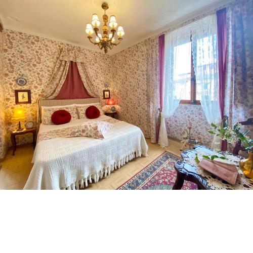 Camera Romantica con Giardino in Dimora Storica - B&B Palazzo Robicci