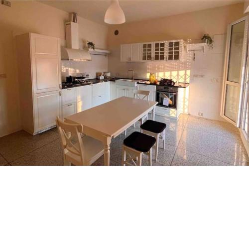Camere in appartamento condiviso vista San Luca
