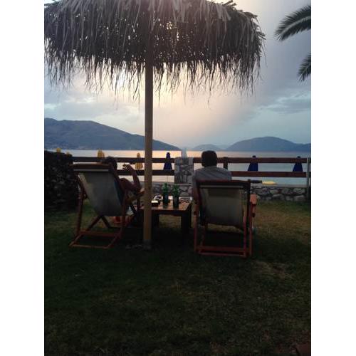 Camping Karavomilos Beach