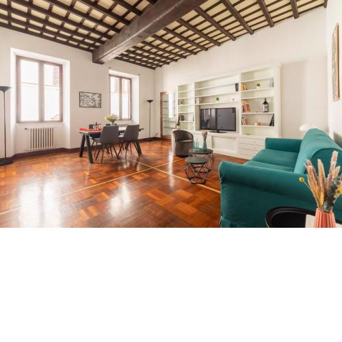Campo de Fiori Large and Beautiful Apartment
