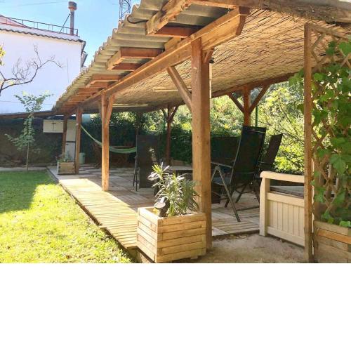 CAN CAMPS BESALÚ alojamiento entero con jardín privado