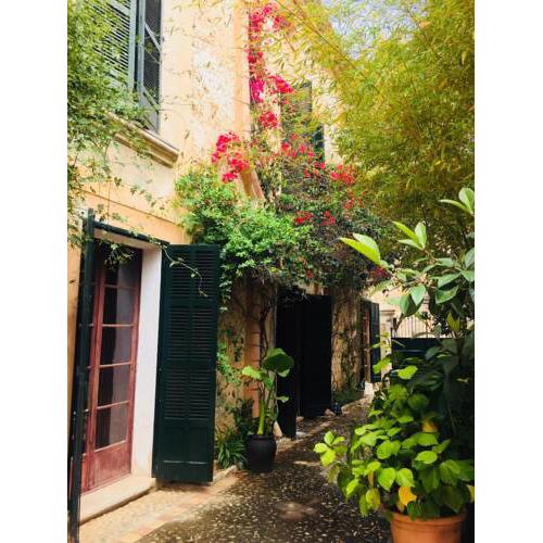 CAN FRESSA Apartments in a luxurious villa with bodega