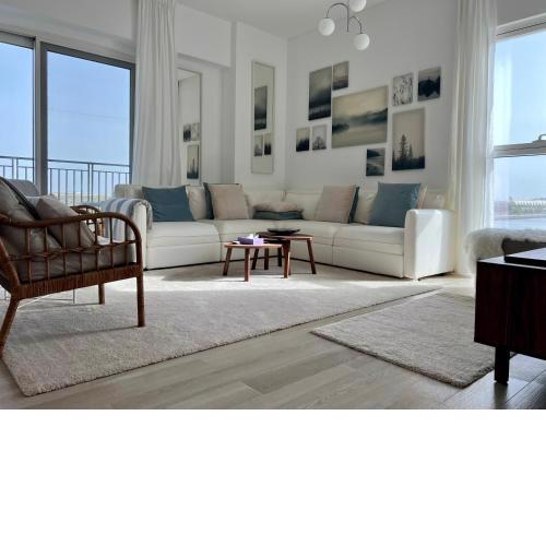 Canal view 3 bedroom holiday home with balcony