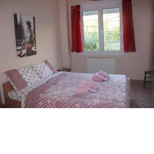 Capital apartment next to Metro station with parking spot to explore Athens