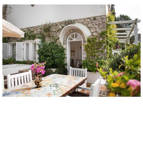 Capri centre house with jacuzzi