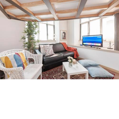 Captivating 3-Bed Apartment-4mins walk to Colosseo