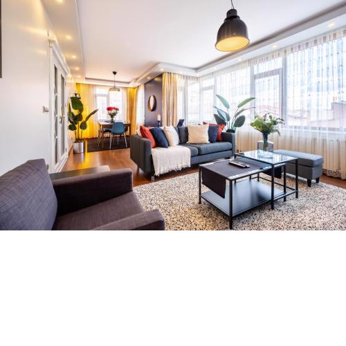 Captivating Flat with Balcony near Besiktas Pier