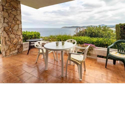 CARBONERAS 47 Apartamento en primera línea de mar