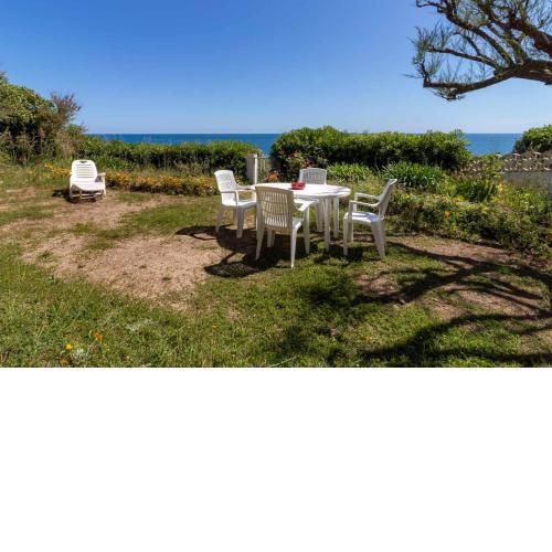 CARBONERAS 48 Apartamento en primera línea de mar