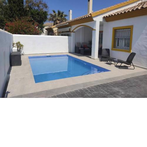 CASA AL VENT. Villa con piscina y parcela privada