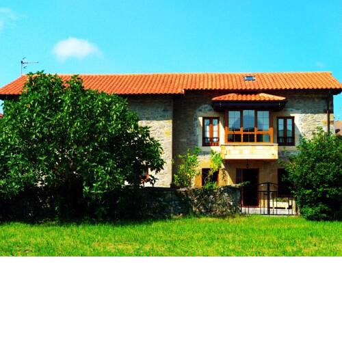 CASA AMPLIA CON JARDÍN Y APARCAMIENTO G-100147