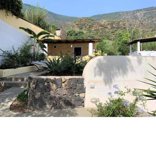 Casa Aranci - Curata casa eoliana a pochi minuti dalla spiaggia di Santa Marina