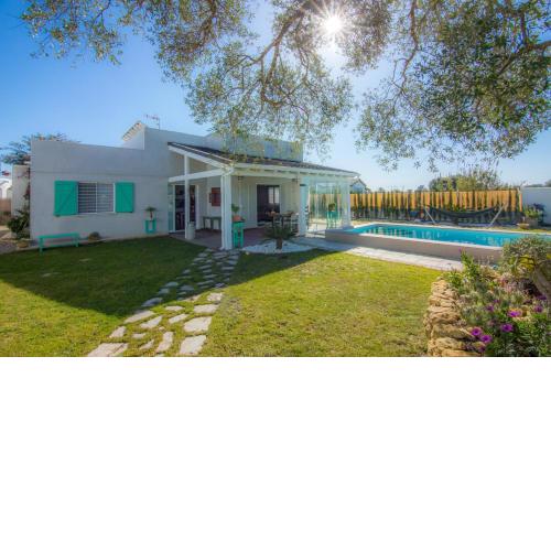CASA AUTOSUSTENTABLE CON PISCINA, HUVAGONDILI