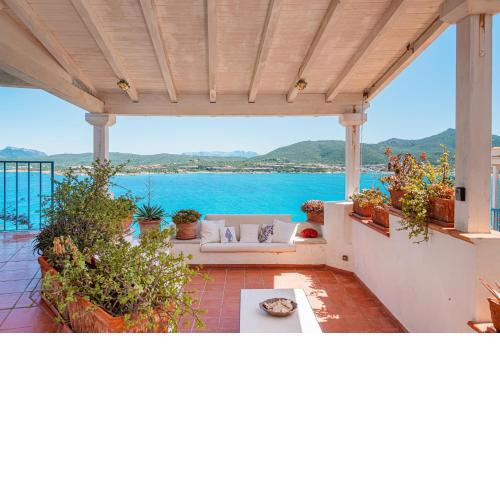 Casa Azzurra con terrazza vista mare by Wonderful Italy