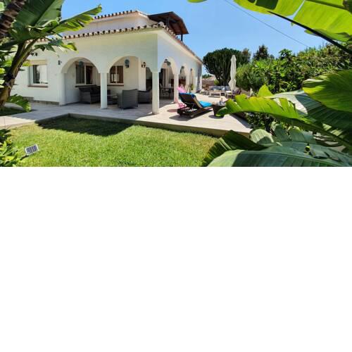 Casa Blue Vista, beachside villa & guestroom