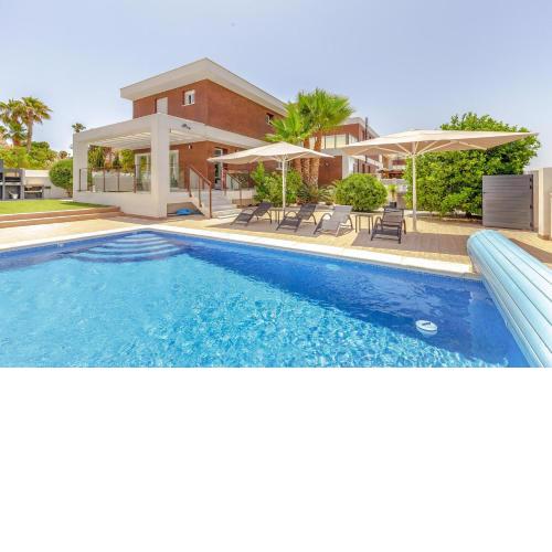 Casa Bos Orange Pool and Jacuzzi