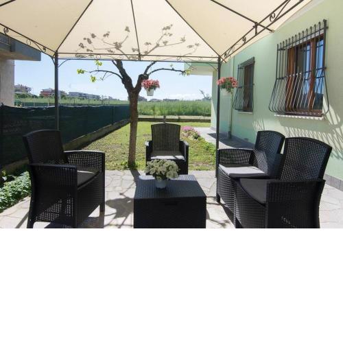 Casa Brezza tre camere due bagni e giardino privato