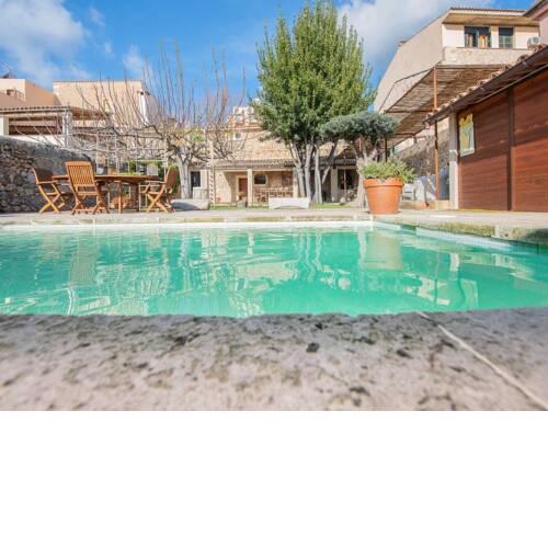 Casa Caimari - stylish 3BR townhouse in the heart of Caimari AC Private Pool