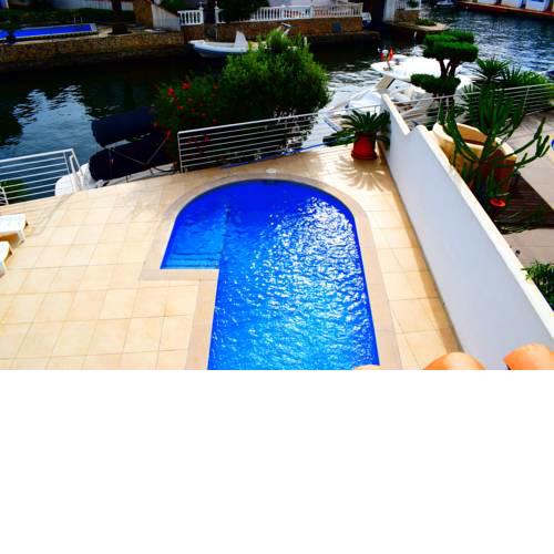 Casa con amarre y piscina privados ref 306