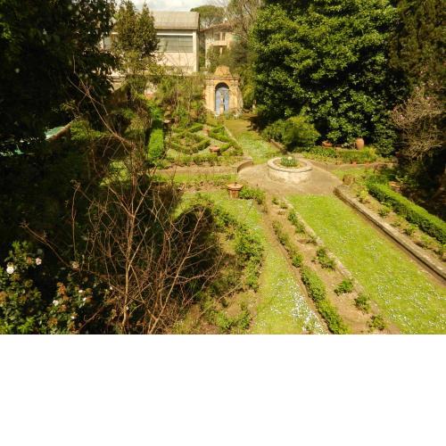 Casa con giardino, centro storico