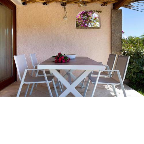 Casa con giardino e vista mare