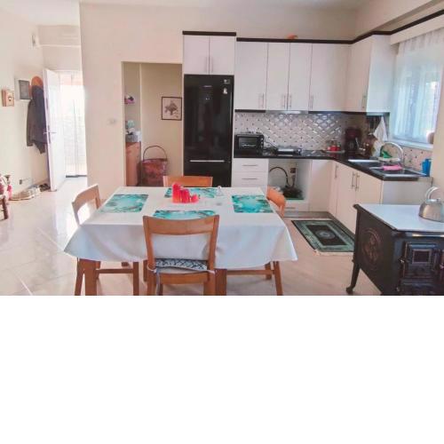 Casa con impronta vintage a Nartë