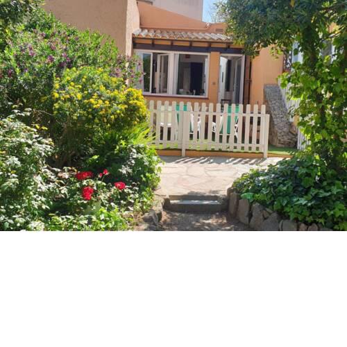 CASA CON JARDÍN A 35 METROS DE LA PLAYA. BR.