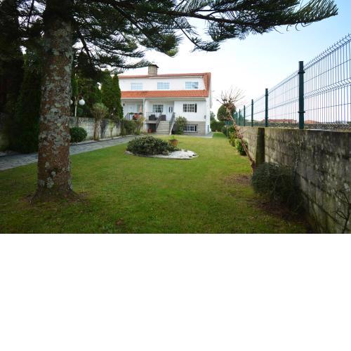 Casa con jardín en Fefiñanes