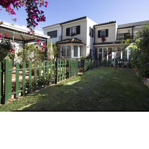 Casa con jardín privado y piscina playa