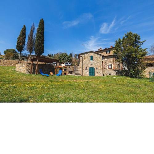 Casa con posto auto coperto e ampio giardino