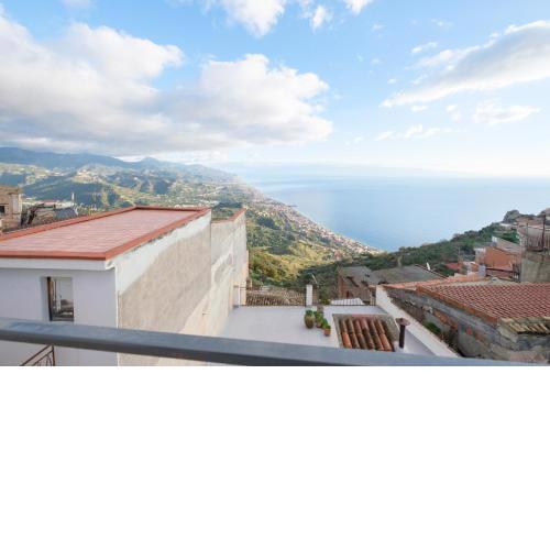 Casa Con Terrazze Vista Mare