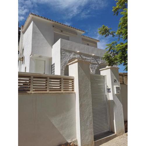 Casa con terreno privado - a 800m de Playa Poniente